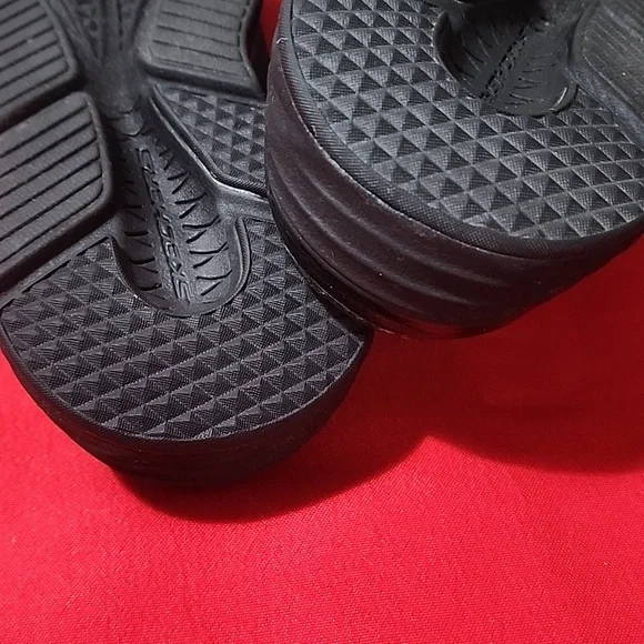 Skechers Women's, Max Cushioning - Exclusive Sandal - Picture 8 of 11